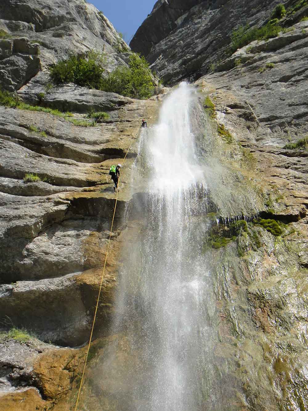 Cascade de 65 mètres des Ecouges le plus beau parcours de canyoning du Vercors